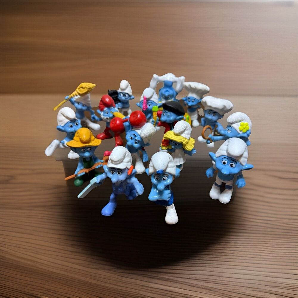 Lot of 16 Smurfs Figures  Collection 2011 Peyo Smurfette Papa TOY FIGURINES Blue